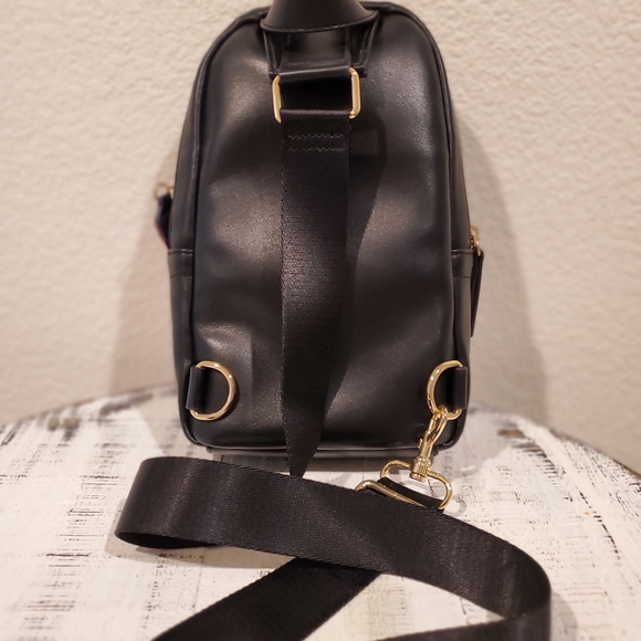 Crossbody - Picture 3 of 7